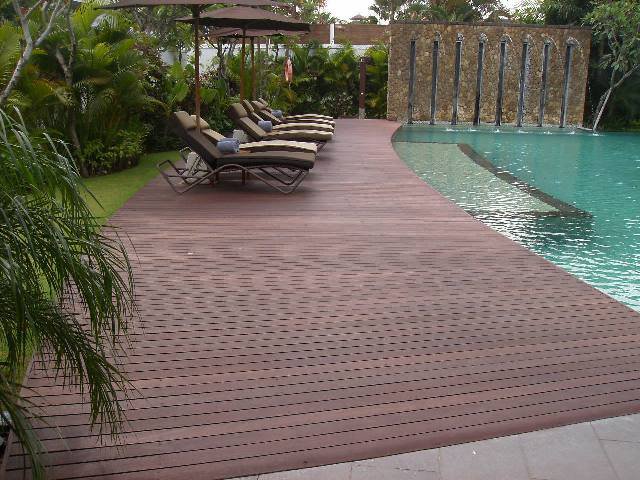 Decking kayu merbau kolam renang