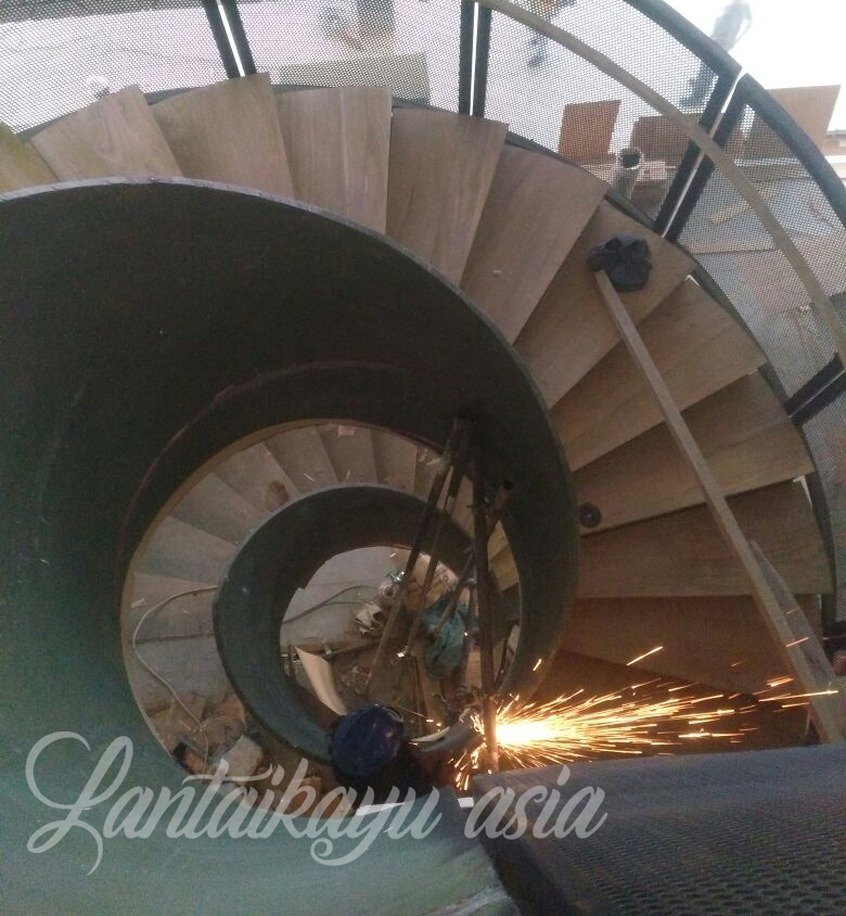 Portofolio Project Pemasangan Lantai Kayu Asia 59 papan tangga