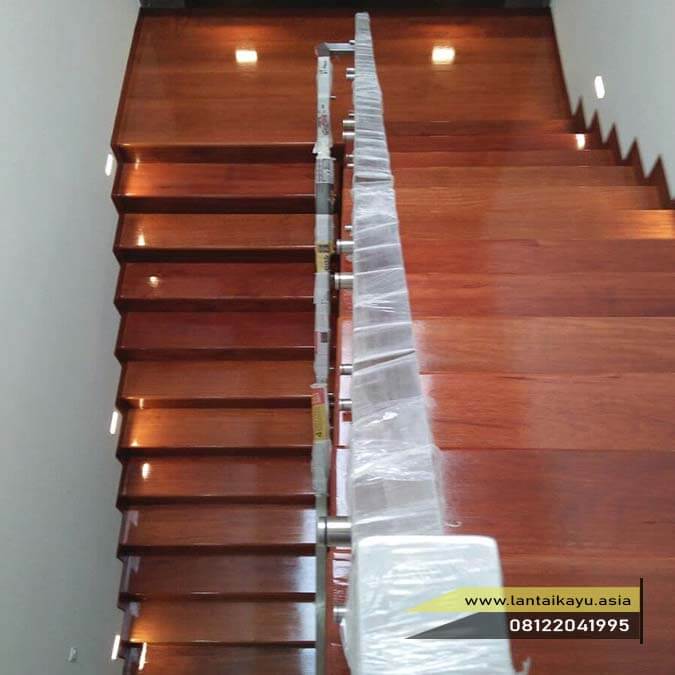 5 Tips Memilih Lantai Kayu: Temukan Produk Paling Unggul! 30 tips memilih lantai kayu yang pas untuk area ruangan tangga