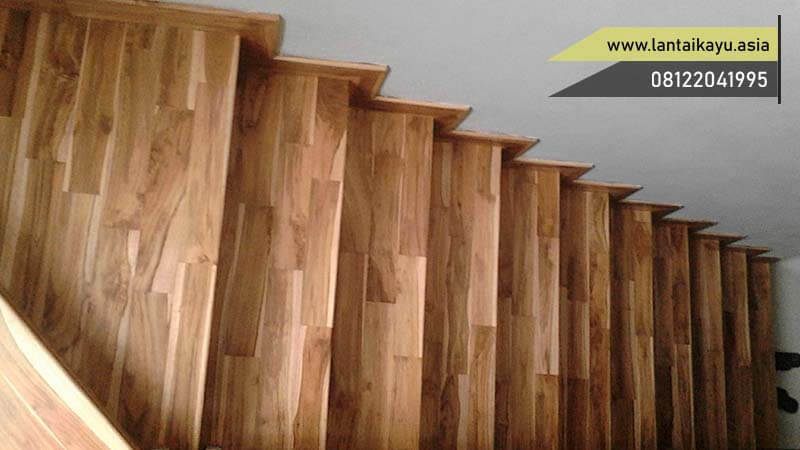 Parket Kayu Tangga Rumah. Contoh Dan Rekomendasi Product 23 Pemasangan parket lantai di area tangga