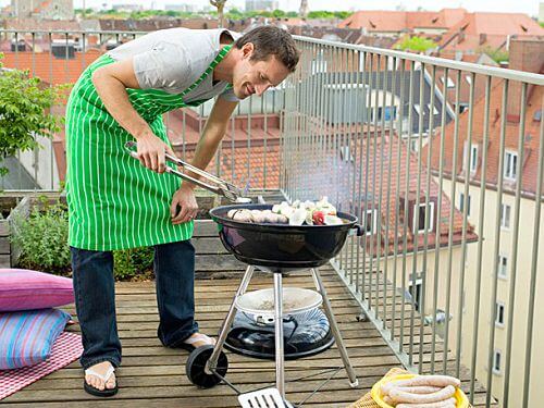 Tahapan Membangun Rooftop Dan Estimasi Biayanya 26 barbeque di Rooftop dengan keluarga