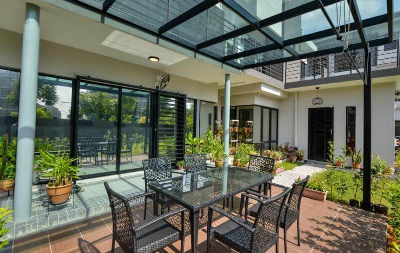 Cara Mendesain Café Outdoor Meningkatkan Minat Pengunjung 31 Inspirasi Rooftop Tropis Industrial
