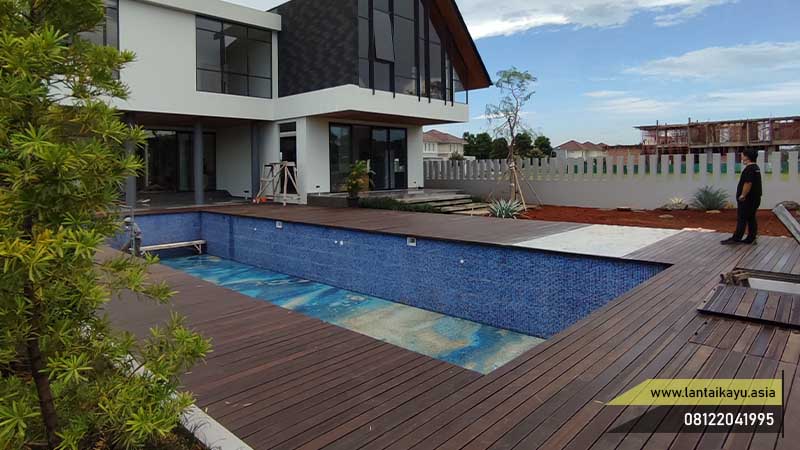 5 Rekomendasi Material Untuk Teras Rumah Tampil Cantik 19 Jual decking kayu ulin kalimantan