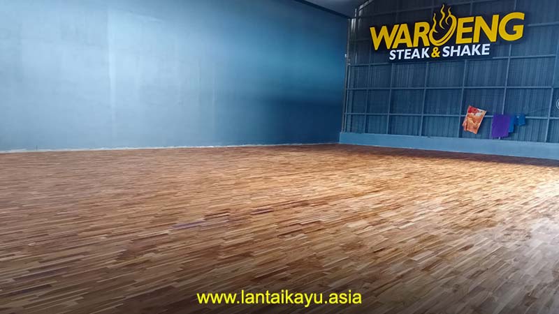 8 Proyek Lantai Kayu Di Lapangan Badminton & Jasa Pasang 20 Lantai kayu lapangan badminton waroeng Steak n Shake