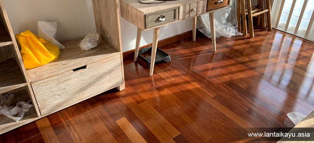 Mengatasi Lantai Kayu Solid Kusam dan Tergores Dengan Trik Ini 19 Lantai kayu Parket Merbau
