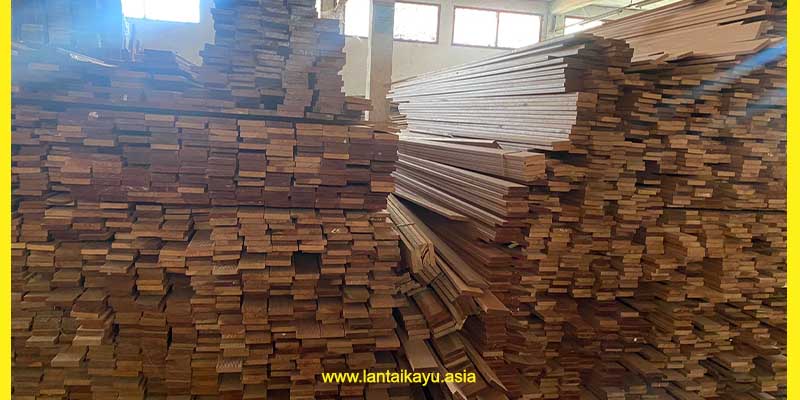 Cara Memasang Decking Kayu Sesuai SOP Pertukangan 26 proses aklimatisasi decking