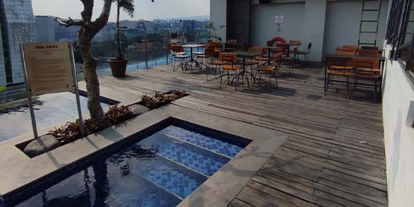 Decking Samping Kolam Renang