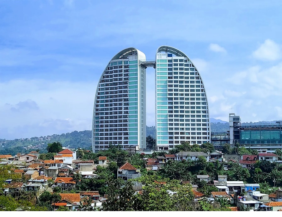 Project Pemasangan Rooftop MAJ Dago 101 jual lantai kayu parket