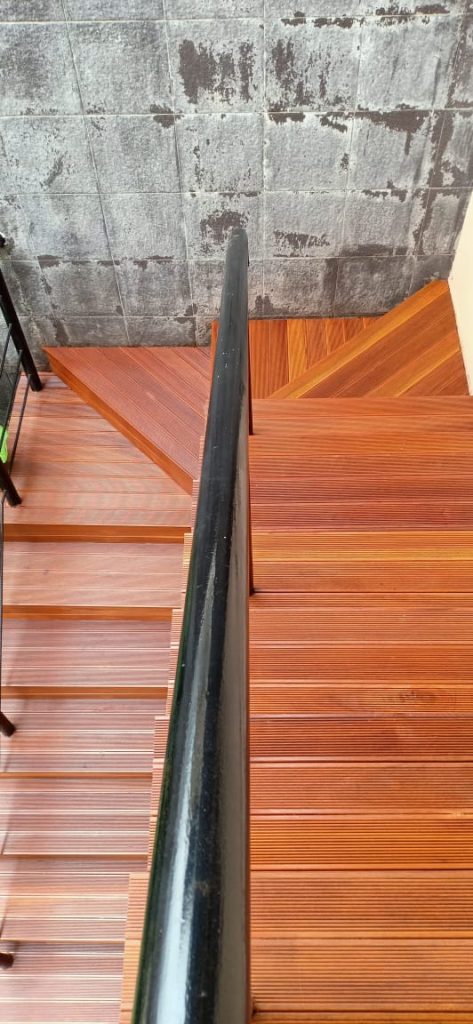 Project Pemasangan Tangga Kayu Ulin Area Outdoor 51 jual lantai kayu parket