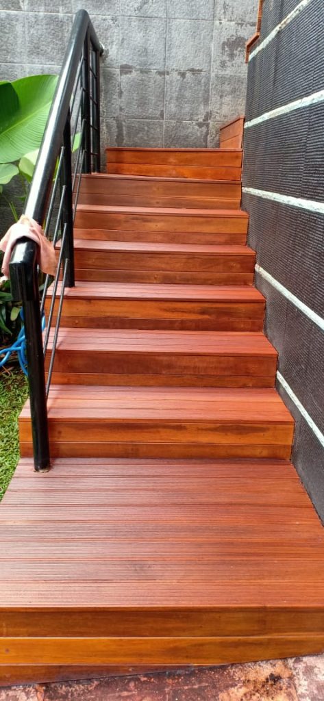 Project Pemasangan Tangga Kayu Ulin Area Outdoor 54 jual lantai kayu parket