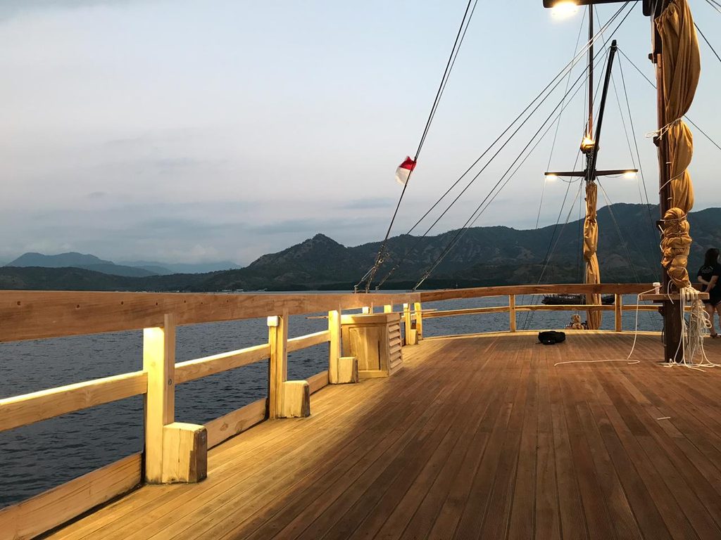 Project Pemasangan Lantai Kayu Di Kapal Laut 19 jual lantai kayu parket